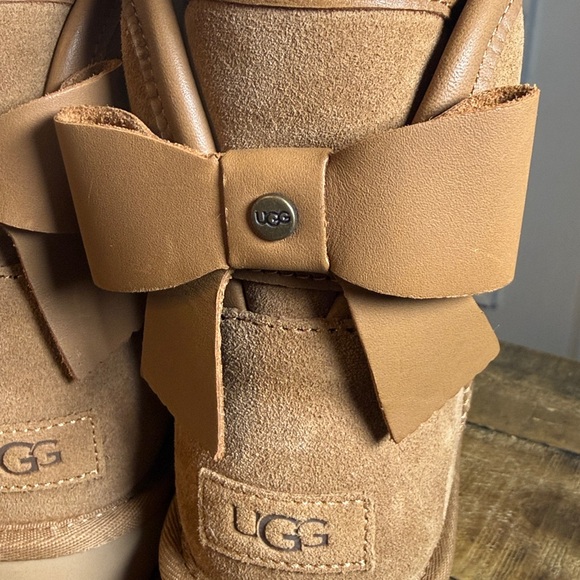 UGG Ultra Mini Bailey Leather Bow Size 8 - Picture 12 of 13